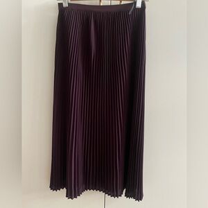 Aritzia Midi Skirt - babaton brand, size small